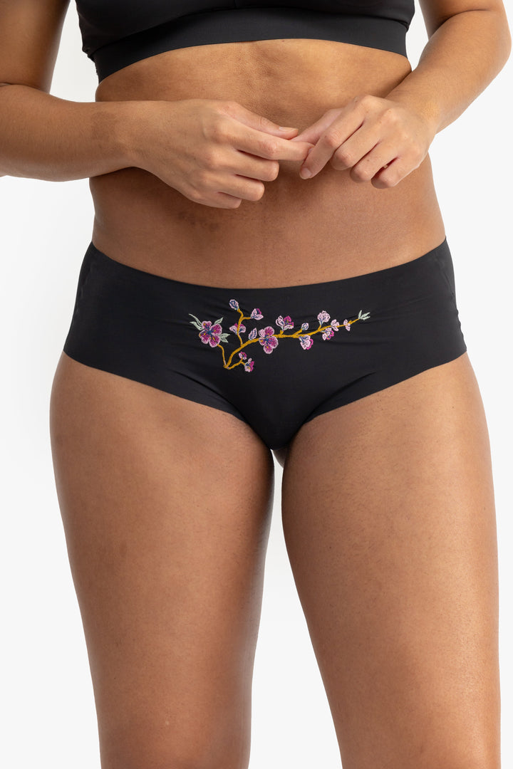 Soft Seamless Briefs with Embroidery
