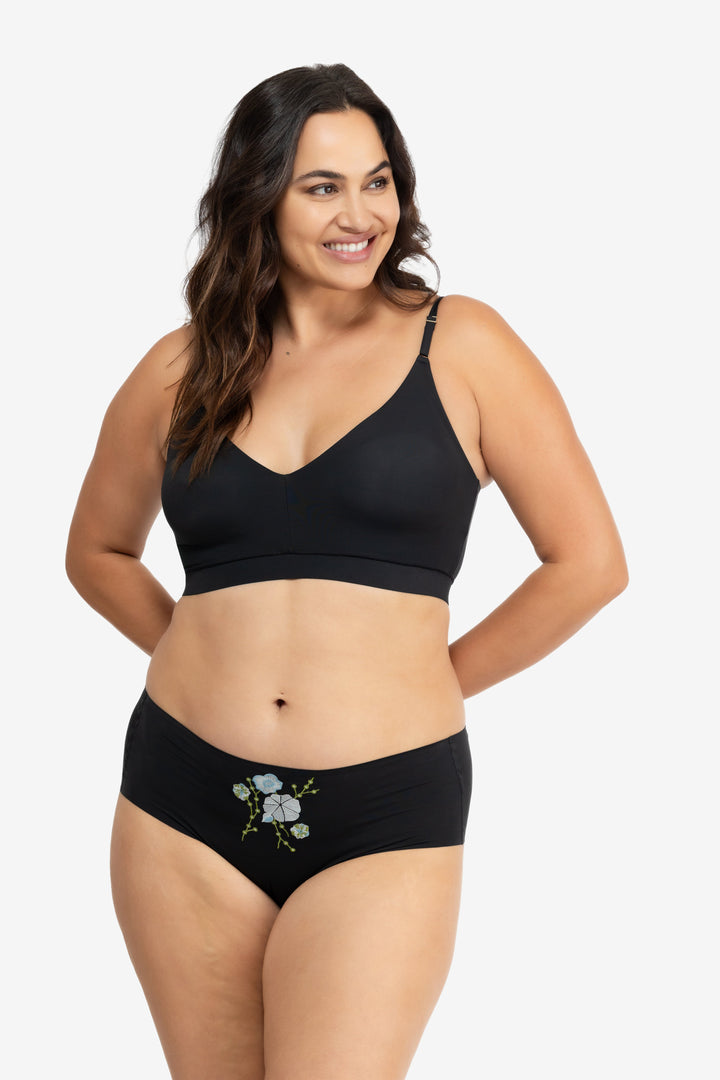 Soft Seamless Briefs with Embroidery