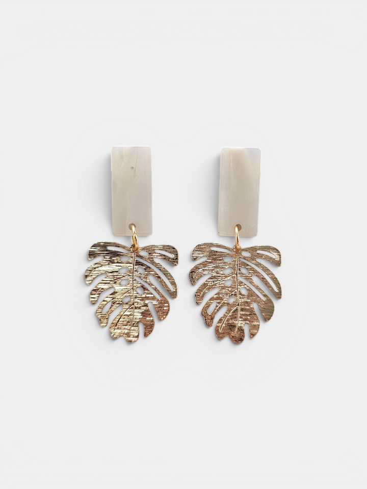 Seashell Studs - Seafoam Pearl